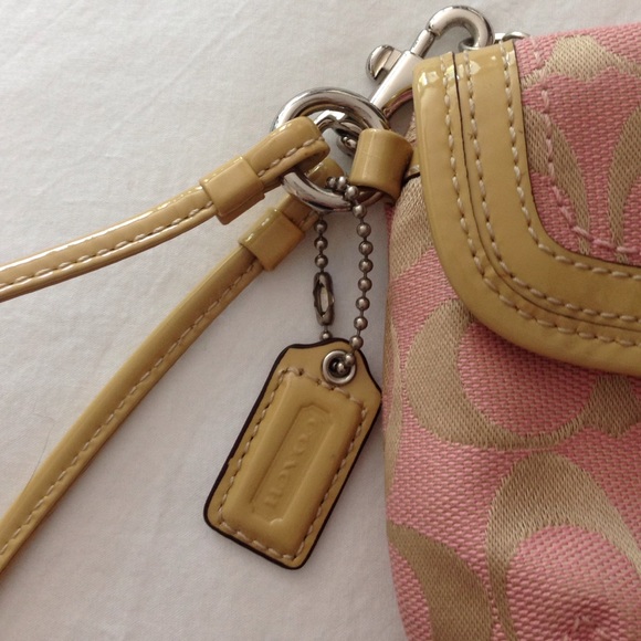 ✨Authentic Coach wristlet - Picture 3 of 4